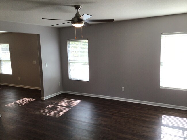 Building Photo - 2021 Sonoma Valley Drive