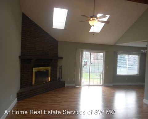 Building Photo - 1504 W Whiteside St