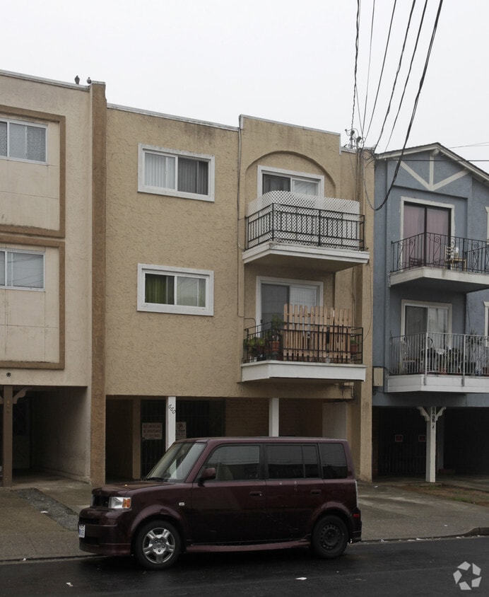 Building Photo - 660 Sylvan St