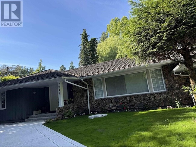 Building Photo - 2991 SW Marine Dr