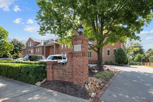 Building Photo - Newly Renovated Condo in The Westende with...