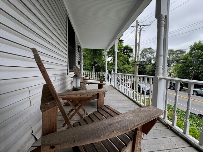 Foto del edificio - 348 Warburton Ave