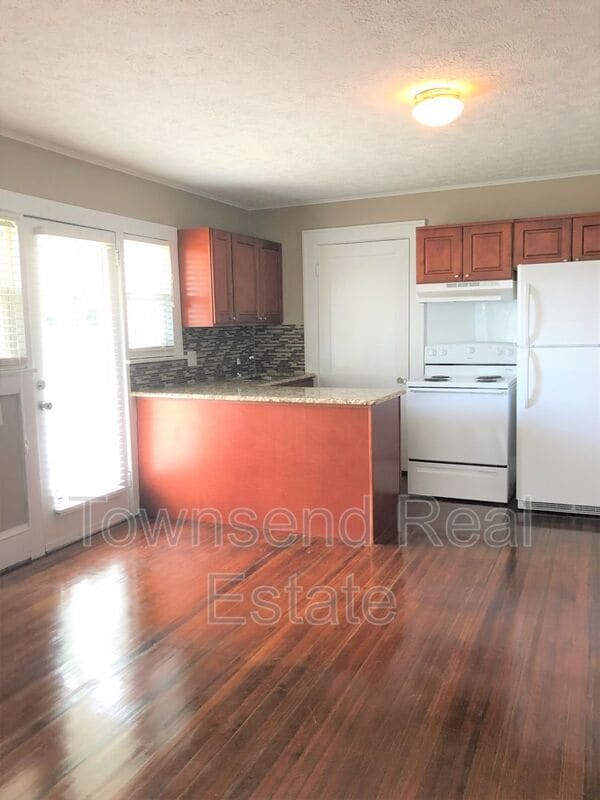 Building Photo - 1525 Fort Bragg Rd
