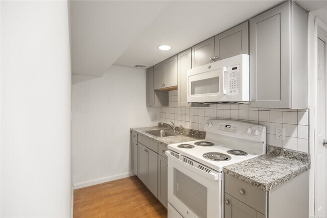 Building Photo - 7 Bowdoin Rd