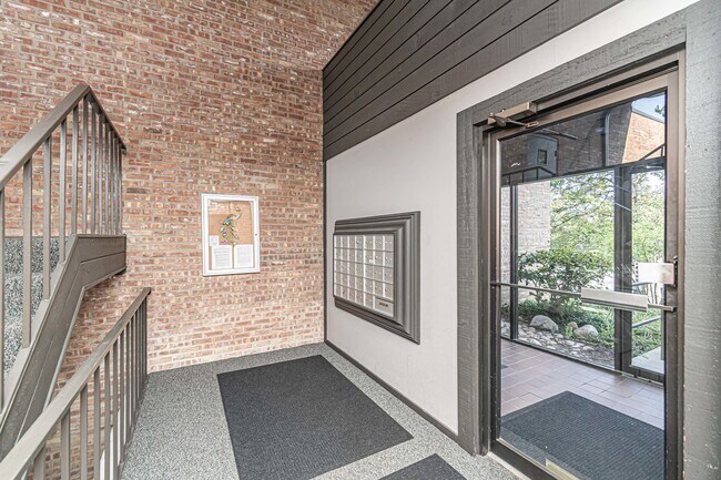 Foto del edificio - 1255 N Sterling Ave