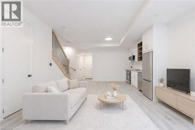 Photo du bâtiment - 144 EVERETT Cmn