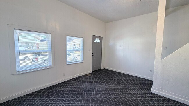 Building Photo - 1016 N Elliott St