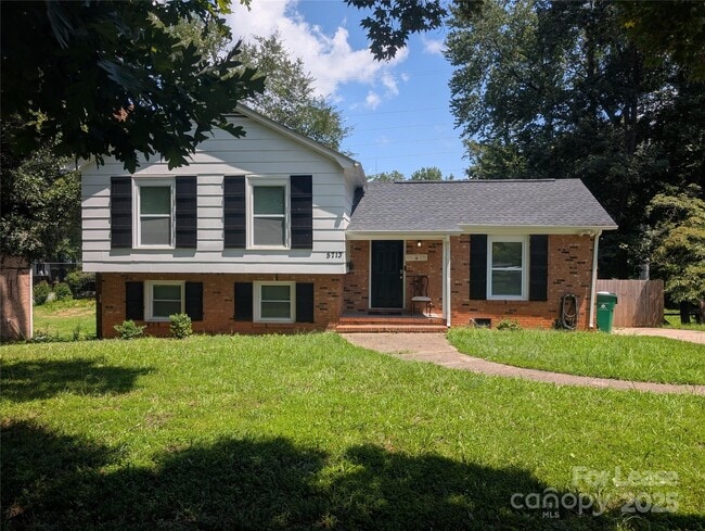 Foto del edificio - 5713 Barrington Dr