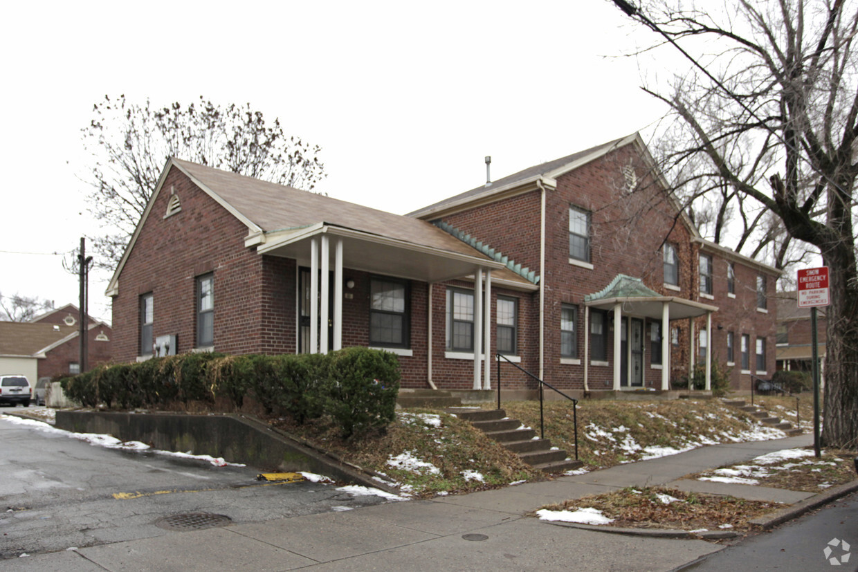 Foto principal - 1-44 College Ct