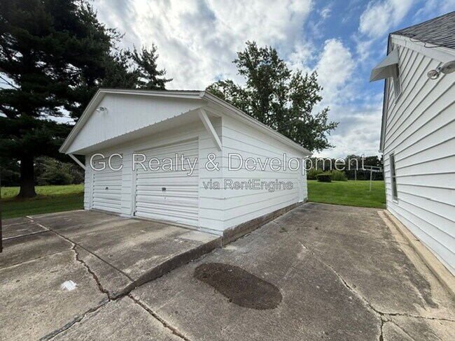 Foto del edificio - 33W249 Butterfield Rd