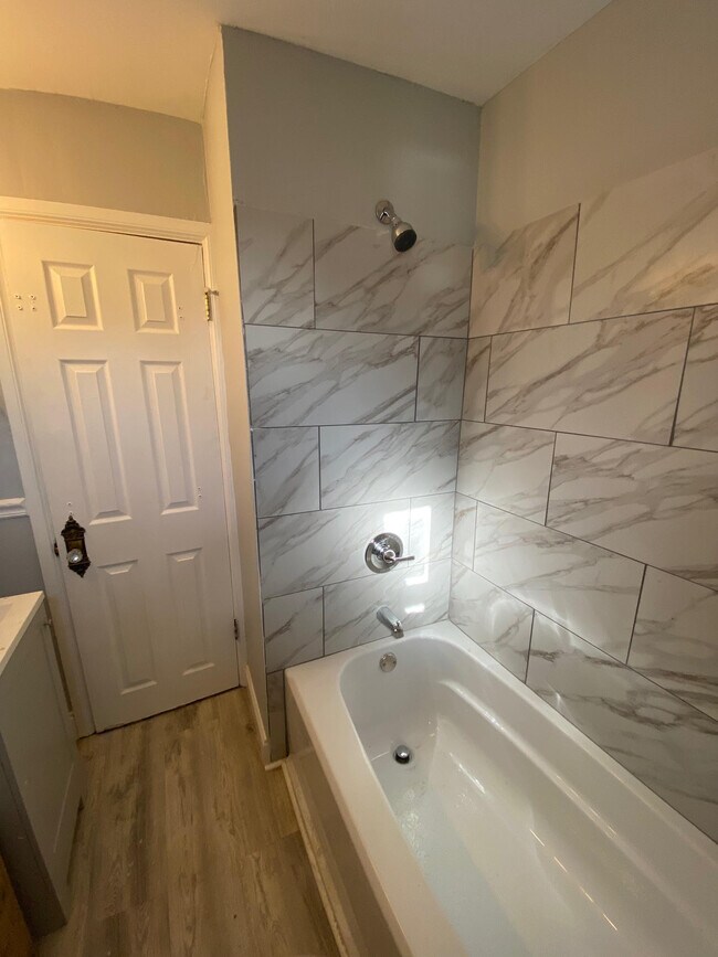 Upstairs Bath - 3210 9TH St S