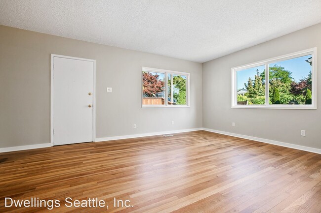 Foto del edificio - 2 br, 1 bath House - 8826 32nd Ave SW