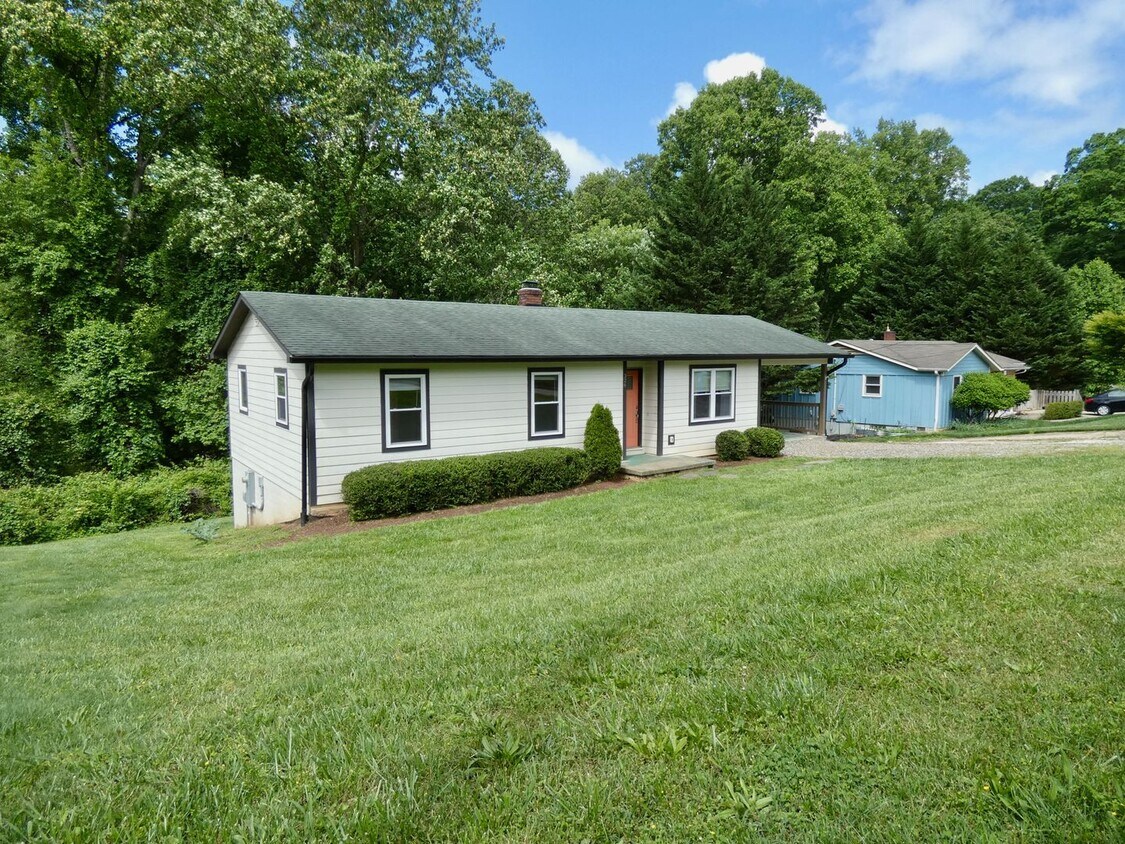 Foto principal - Sweet Ranch-Style Home in Montford