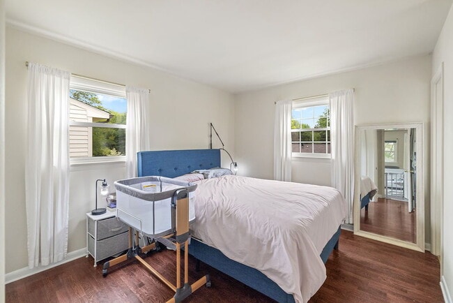 Building Photo - Affordable, Spacious AND Convenient Walk t...
