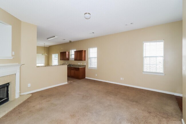 Foto del edificio - 1087 Cross Meadow Rd