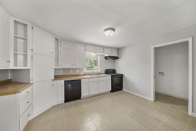 Building Photo - 323 Seagrove St