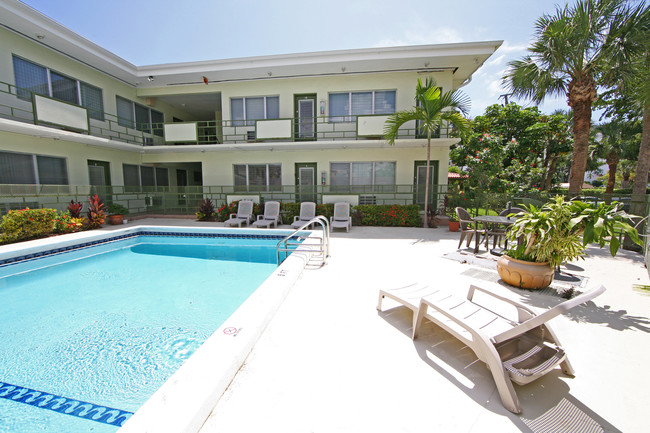 REFRESH AND UNWIND UNDER THE SUN - Crestview Apartments