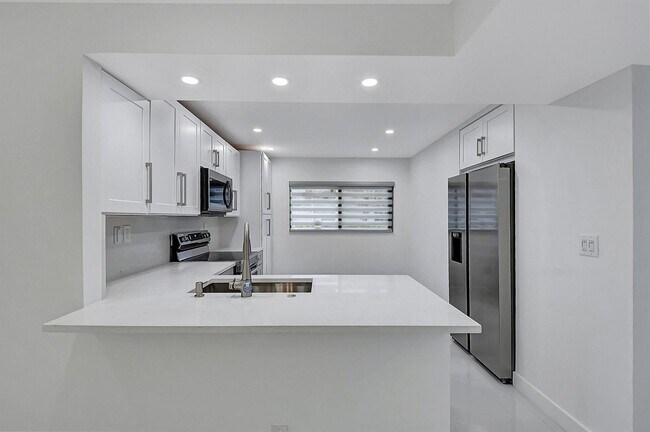 Building Photo - 15378 Lakes of Delray Blvd