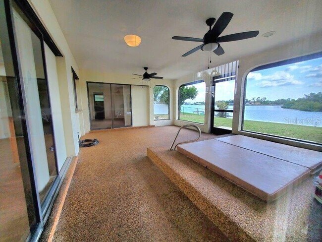Foto del edificio - 446 Spring Lake Blvd NW