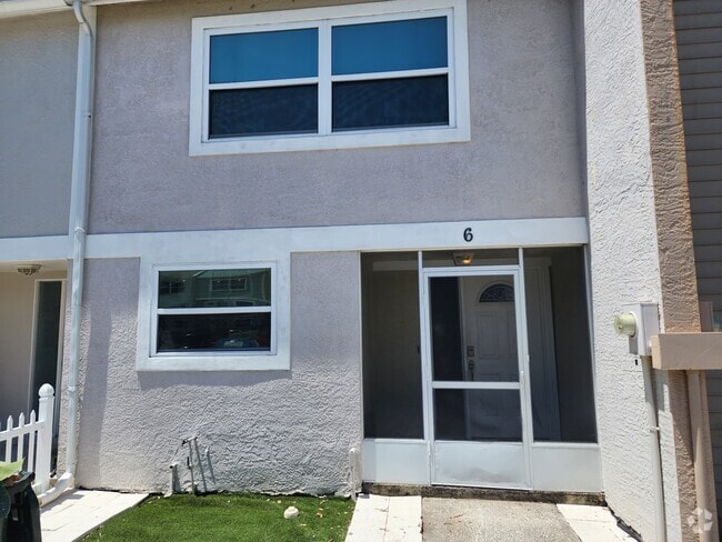 Building Photo - 2751 S Pines Dr