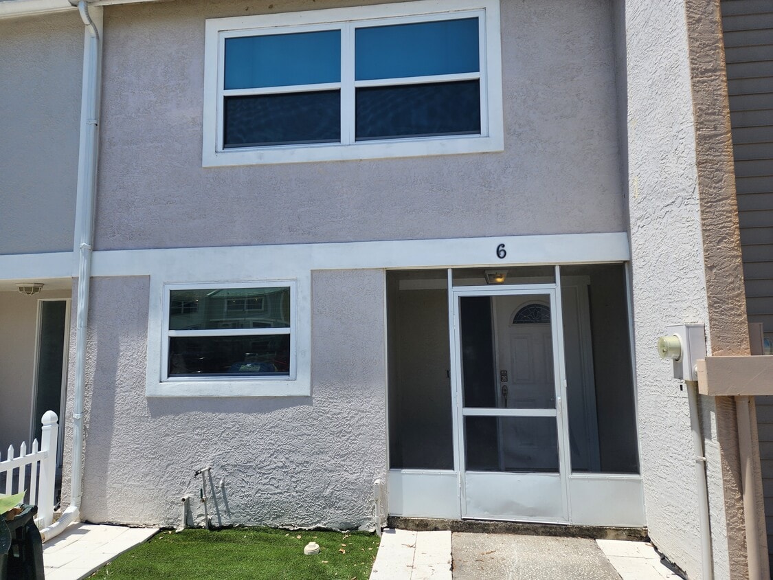 Front - 2751 S Pines Dr