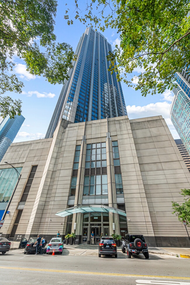 Building Photo - 512 N McClurg Ct