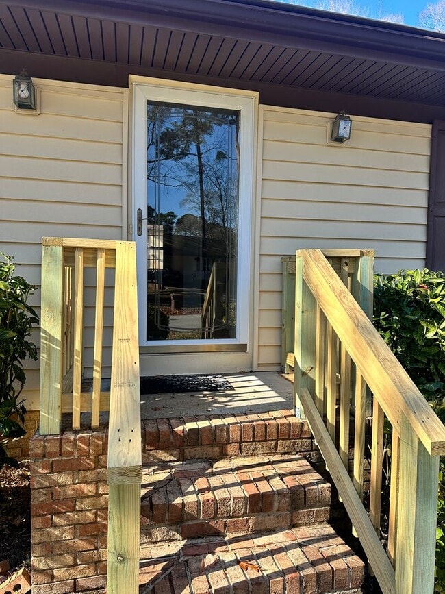 Building Photo - Adorable 3-Bedroom Home in the Heart of Cary with an Amazing Outdoor Space + Fenced Backyard!