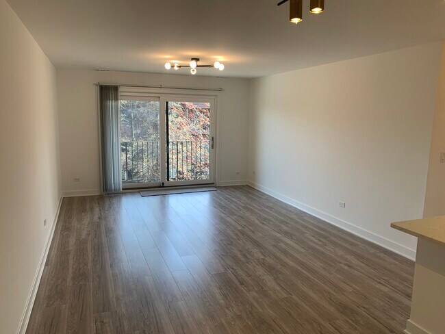 Building Photo - 1002 Castilian Ct