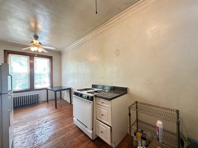 Building Photo - 4830 W Addison St