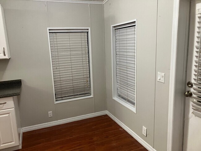 Foto del edificio - 1706 Riverview Dr