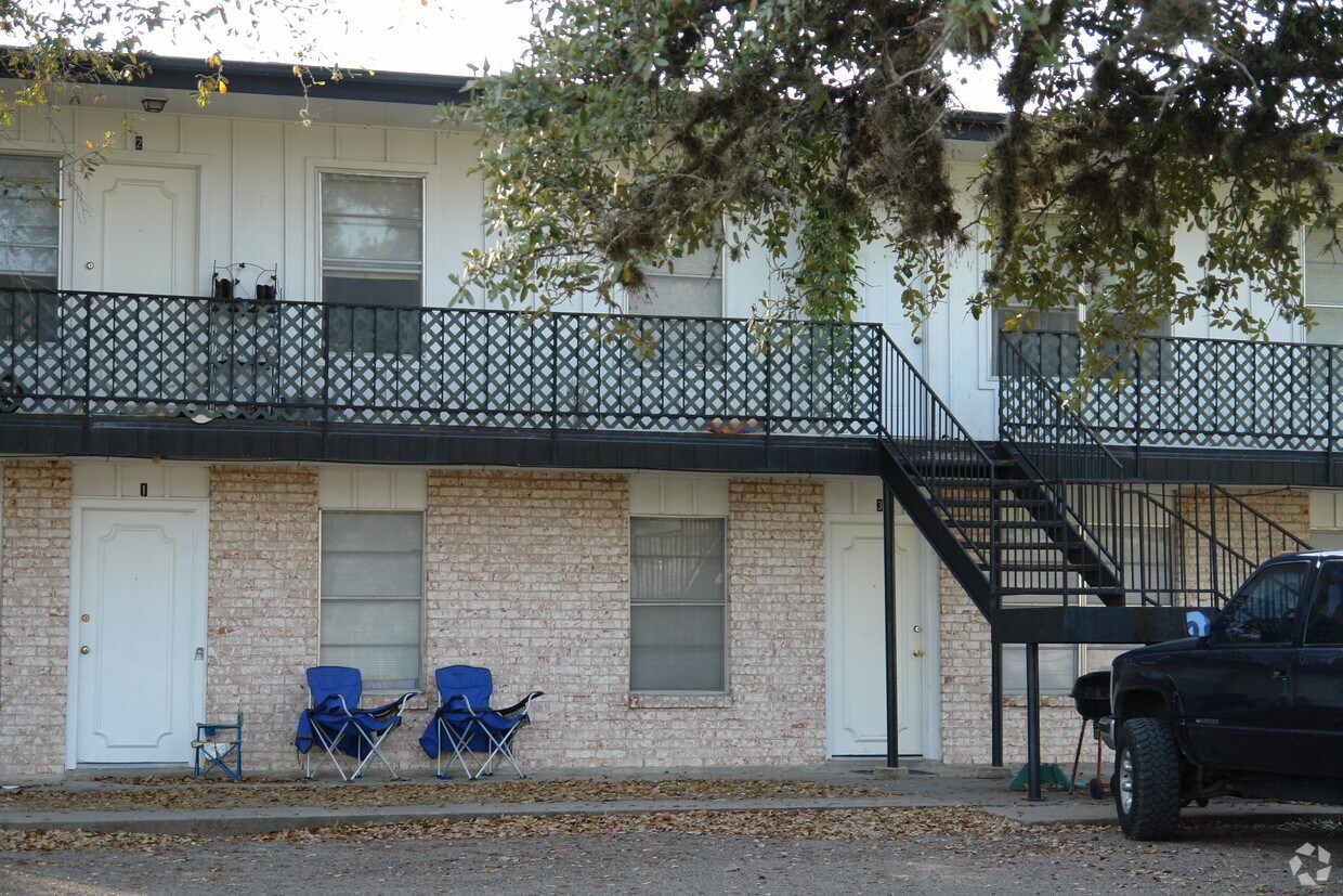 Building Photo - Goliad Apartments