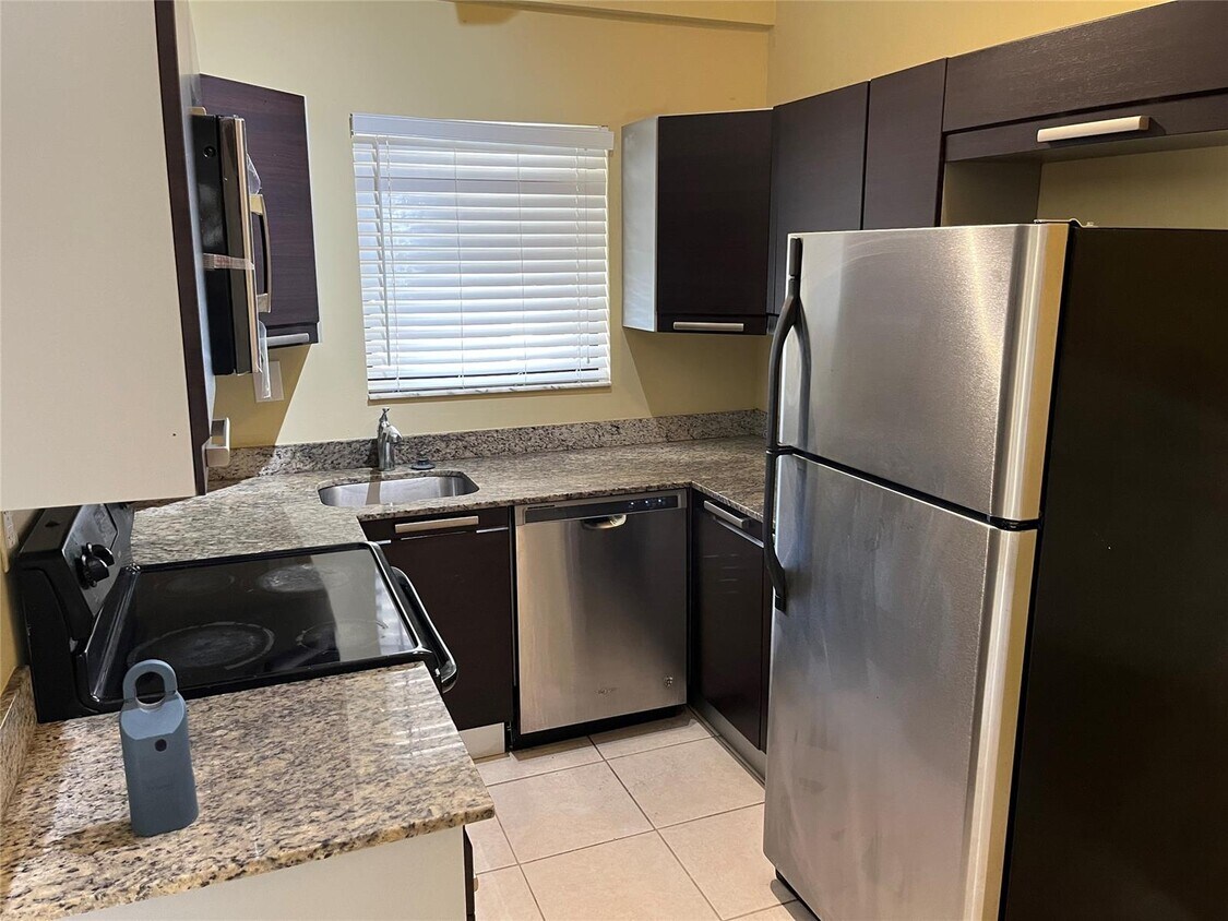 Foto principal - 11215 Royal Palm Blvd