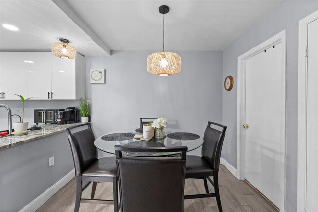 Building Photo - 2704 27th Way