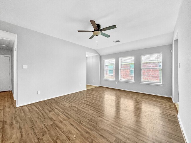 Foto del edificio - 4311 Amaryllis Ave