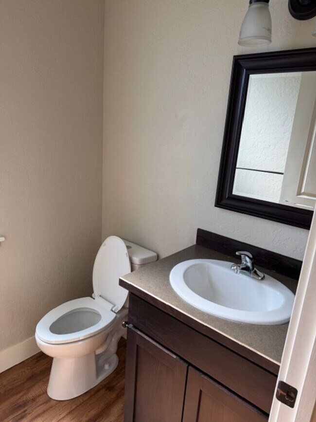 Foto del edificio - 5 bed/ 4 Bath Townhome in Cheney