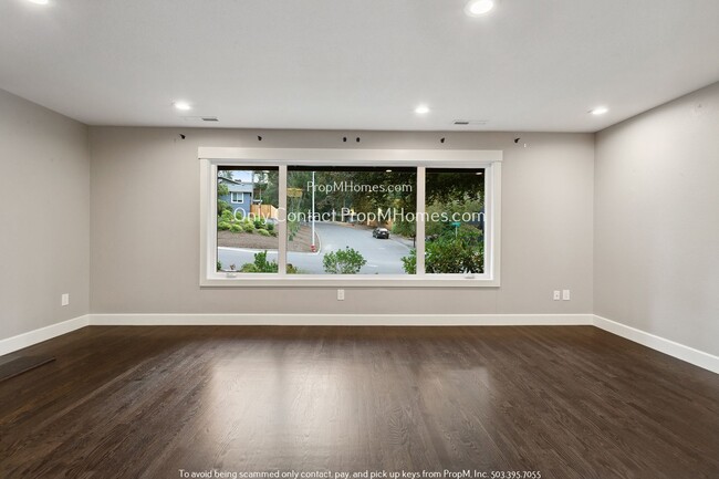Foto del edificio - 16849 Lakeridge Dr