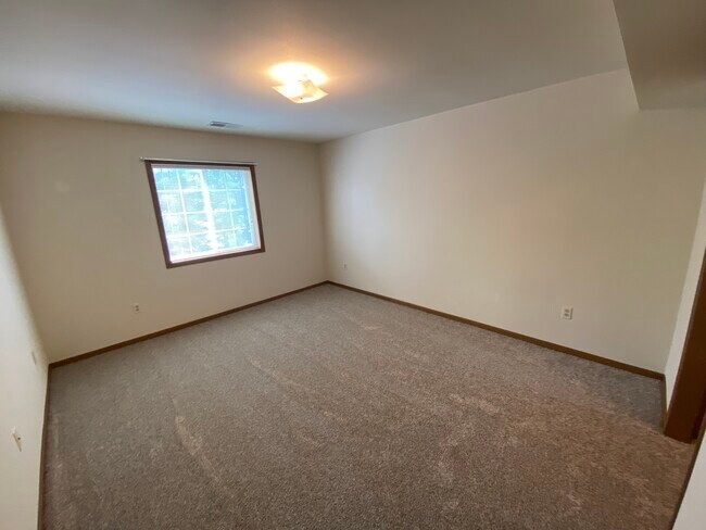Foto del edificio - 1004 Riverbend Dr
