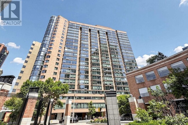 Building Photo - 1055 Bay St.