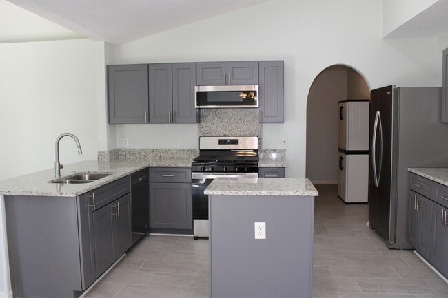 Building Photo - 1881 Hornsey Ct