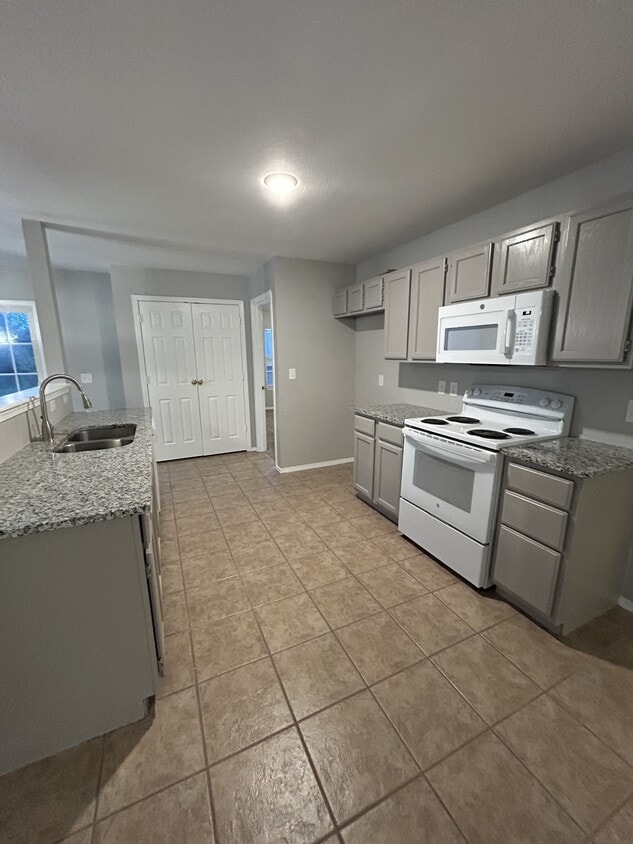 Foto principal - 324 Grant Springs Dr