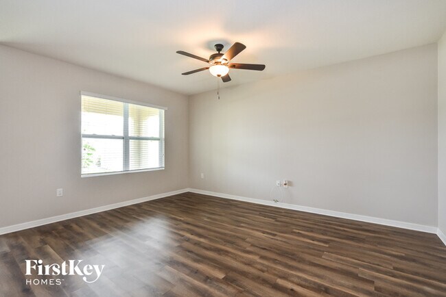 Building Photo - 4237 Roberta Dr