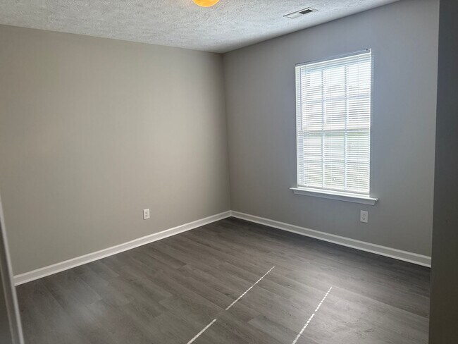 Building Photo - 1405 Bairdscorner Dr