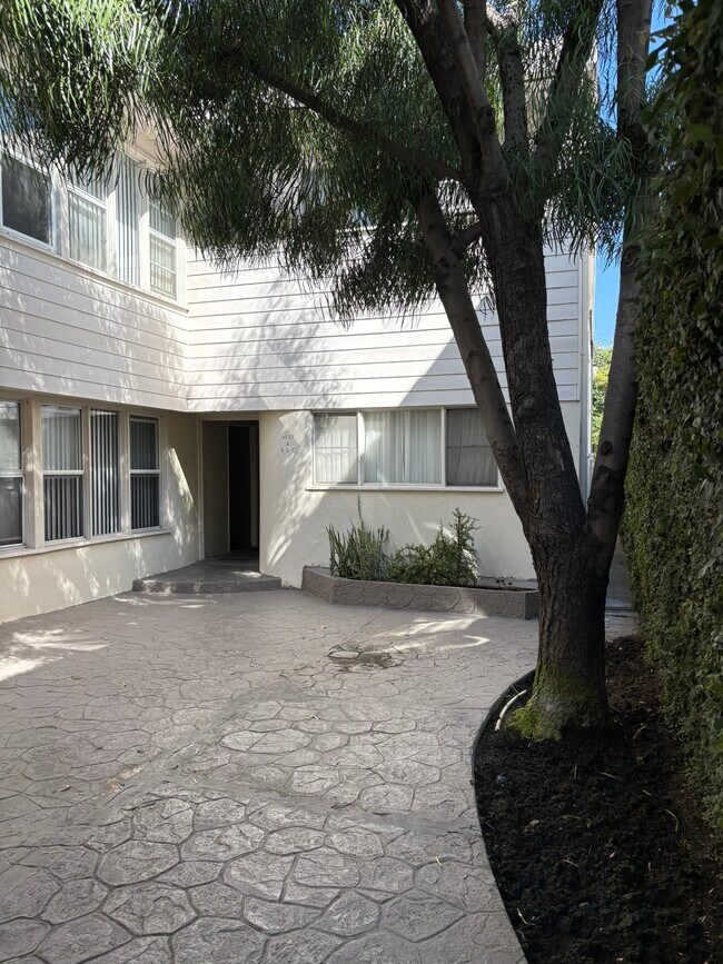 Foto del edificio - 9937 Young Dr