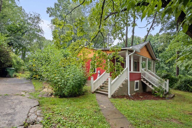 Foto del edificio - West Asheville Cottage