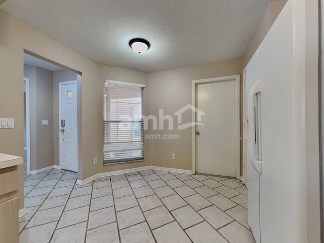 Foto del edificio - 4908 Rambling Rose Pl