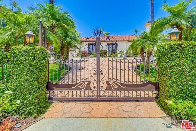 Building Photo - 114 S Layton Dr