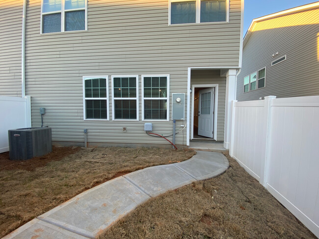 Foto del edificio - Room in Townhome on Canton Side Ave