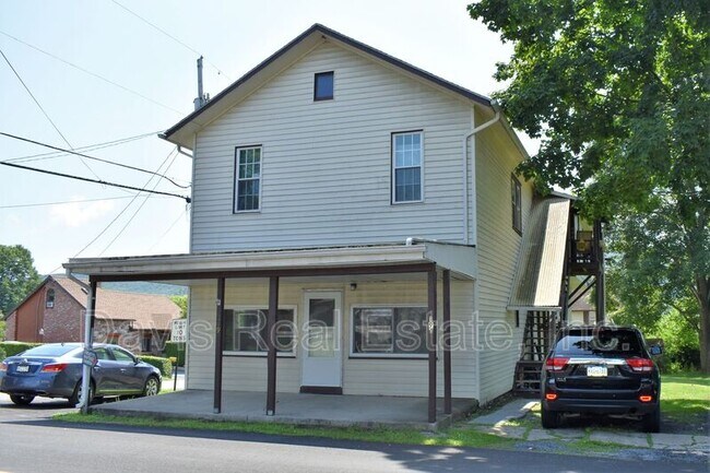 Building Photo - 194 Main St