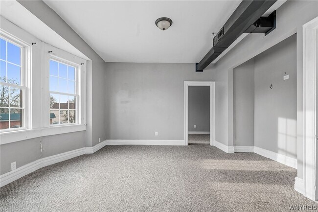 Foto del edificio - 2114 Seneca St