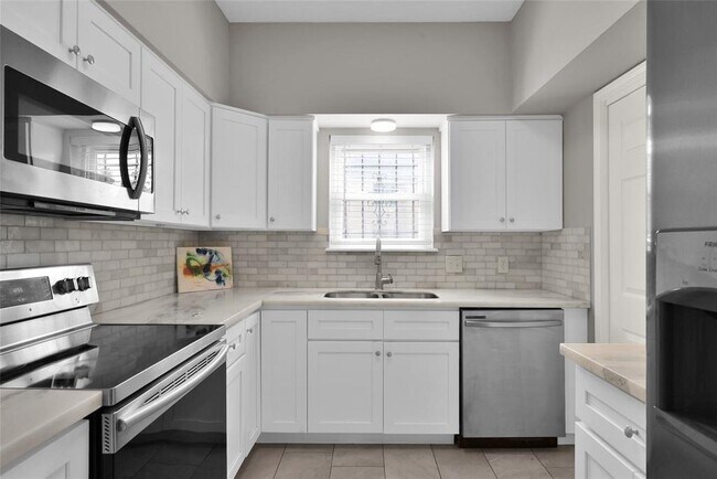 Building Photo - 1355 Mardi Ln